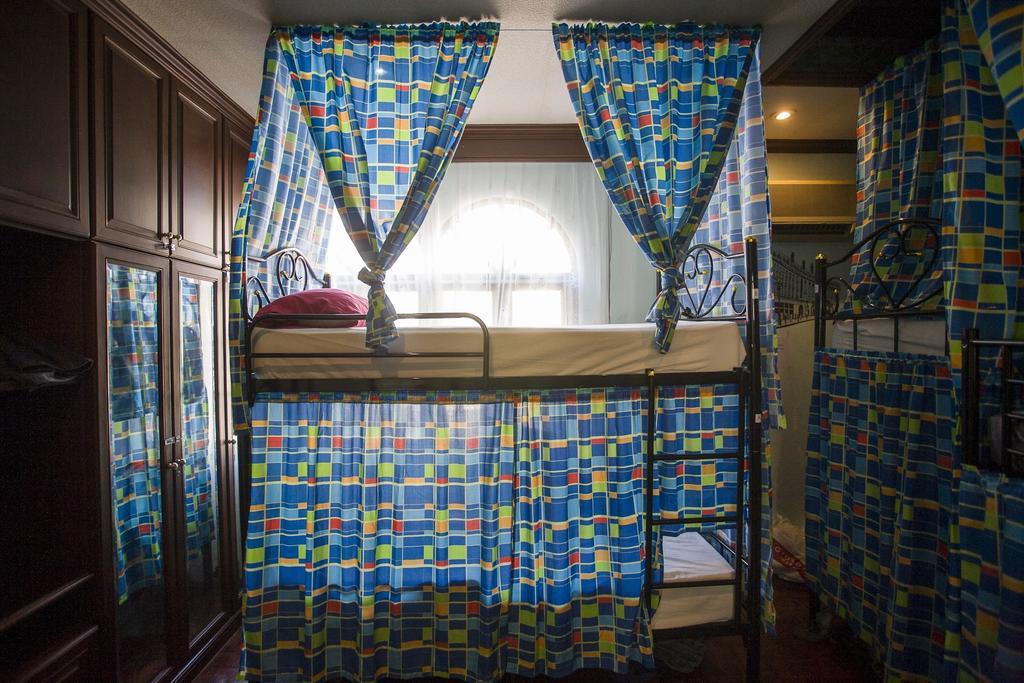 Mad Cow Hostel Bangkok Extérieur photo