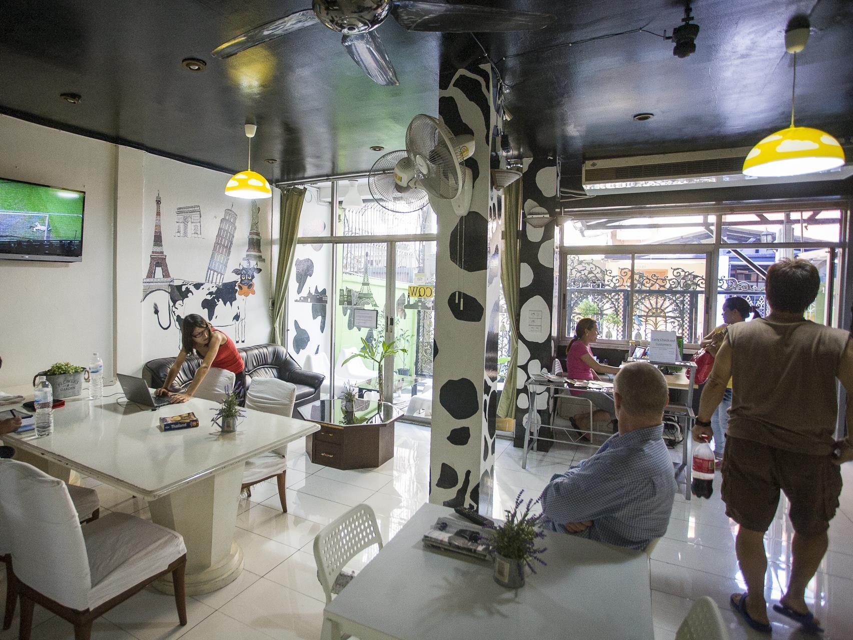Mad Cow Hostel Bangkok Extérieur photo