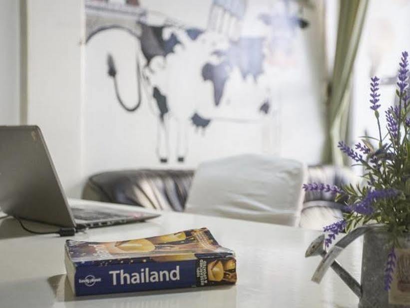 Mad Cow Hostel Bangkok Extérieur photo