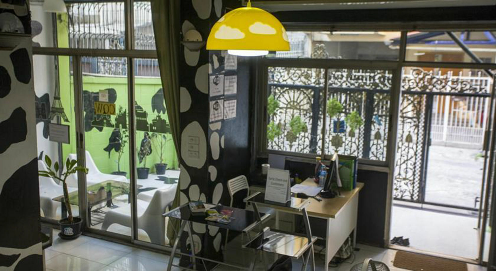 Mad Cow Hostel Bangkok Extérieur photo